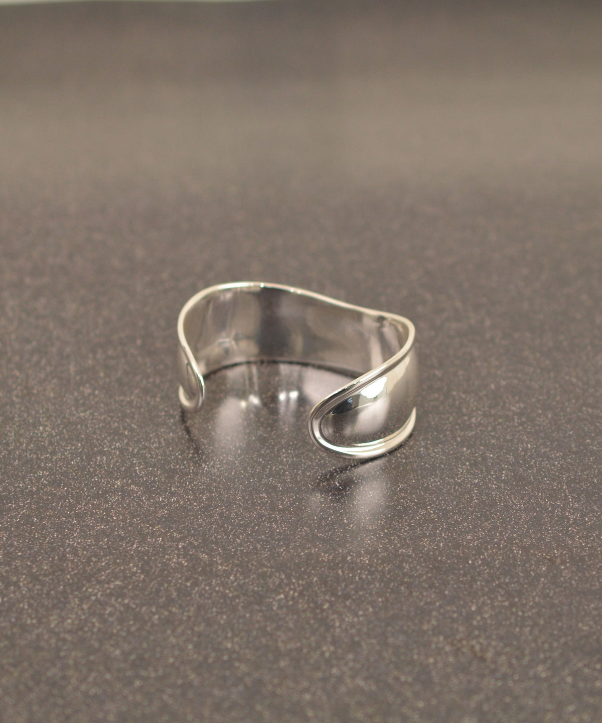 【Wave Plate Bangle】(UNISEX)-Zinc SILVER- / ウェーブプレート バングル