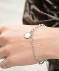 【Small Circle White Shell Greek Letter Bracelet】 スモールサークル ホワイトシェル グリークレター ブレス「サージカルステンレス」(UNISEX)