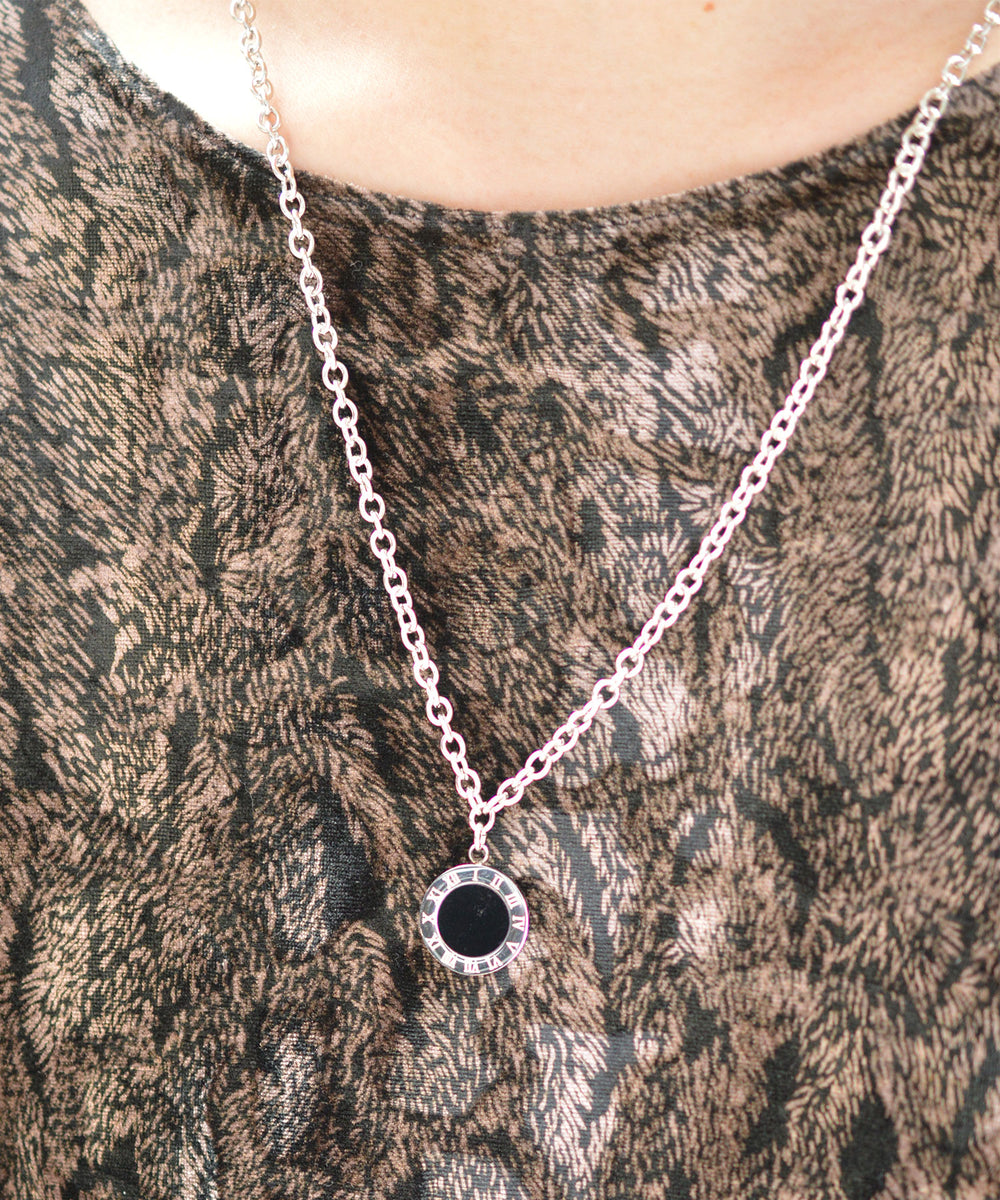 Circle Black Shell Greek Letter Necklace】サークル ブラック