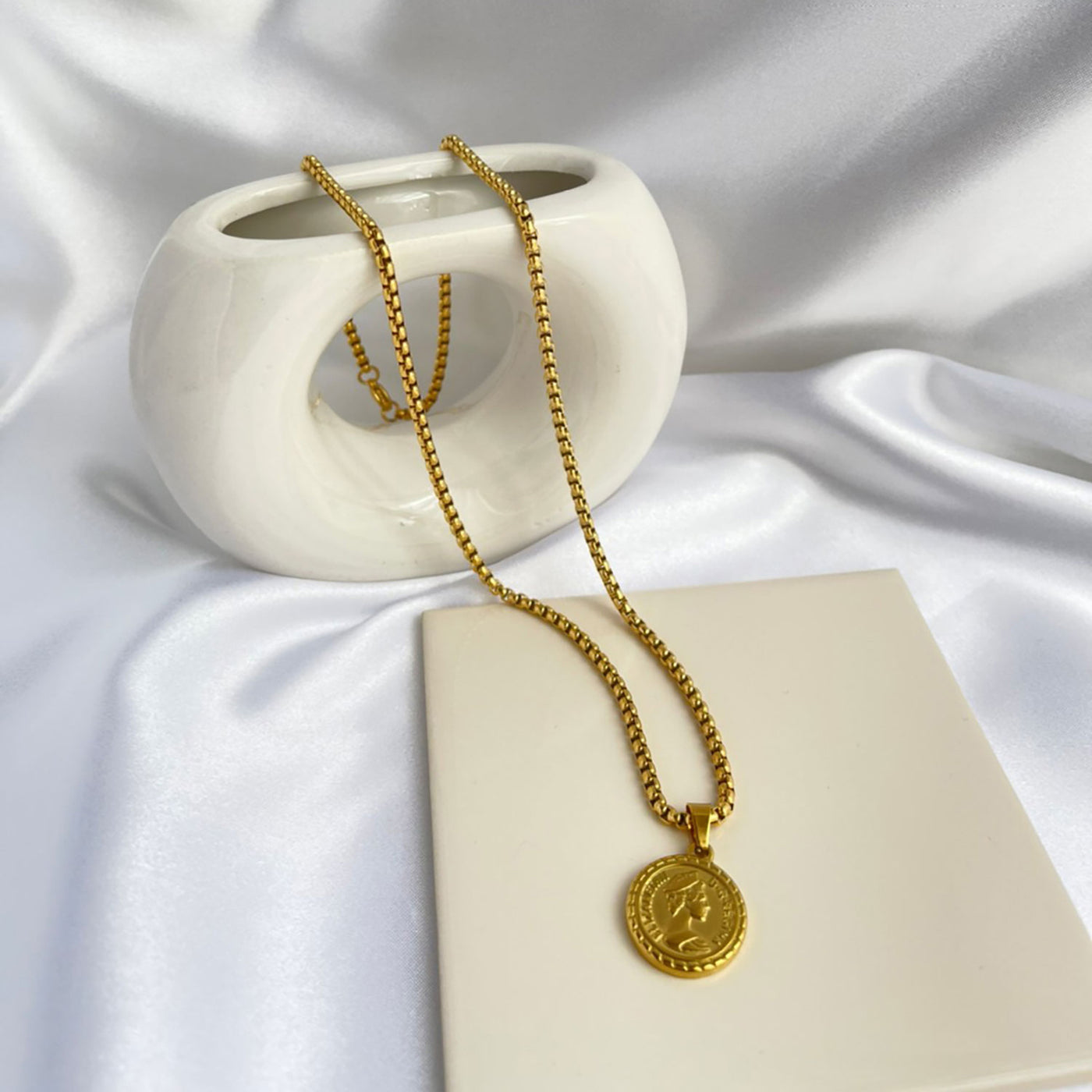 Elizabeth Coin Necklace】サージカル ステンレス エリザベス